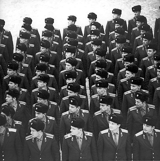 С 1956 года поступление в школы милиции освобождало от прохождения срочной службы в армии