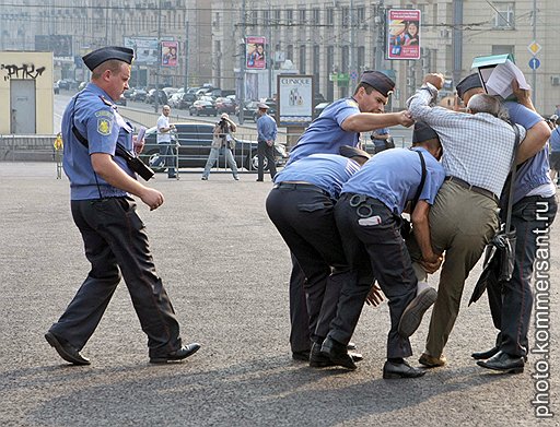 Правоохранители активно поддержали слова Дмитрия Медведева о сотрудниках, которые &quot;честно и слаженно выполняют свою работу&quot; 