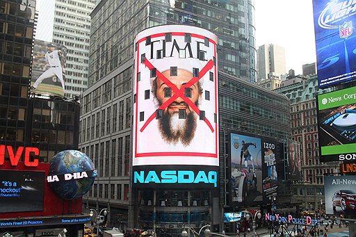 Обложка журнала Time с фотографией Осамы бен Ладена заняла на Таймс-сквер самое почетное место, потеснив рекламы мюзиклов