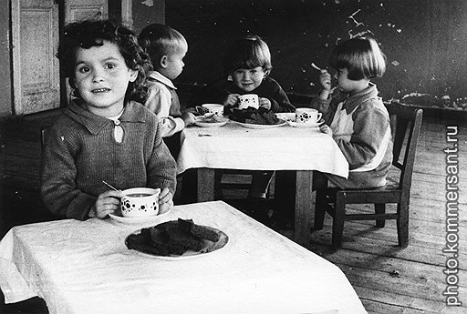 Воспитанникам детских учреждений в отдельных городах СССР не доставалось высококалорийных продуктов, поскольку такую еду доставляли исключительно высокопоставленным руководителям
