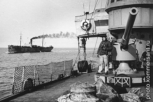 Из-за недостаточного количества боевых кораблей гражданские суда не всегда отправлялись в рейсы с их сопровождением и часто оказывались беззащитной мишенью для подводных лодок и самолетов противника