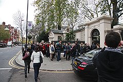 Очередь из избирателей растянулась на несколько сот метров 