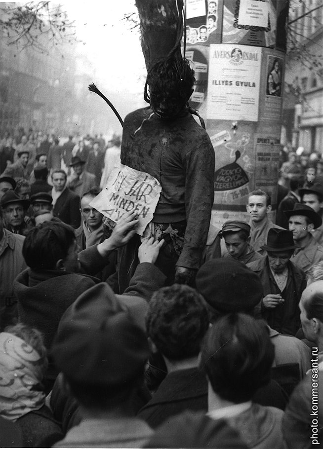 Жаркие дни осени 1956 года в Венгрии (на фото — казнь повстанцами сотрудника венгерской госбезопасности) привели к скорому окончанию оттепели в Советском Союзе