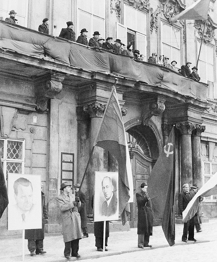 В 1948 году в ходе правительственного кризиса в Чехословакии победу одержал нерушимый союз коммунистов и сотрудников госбезопасности