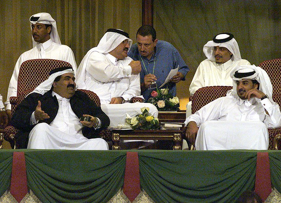 Шейх Хамад бен Халифа аль-Тани (слева внизу) и члены его семьи владеют одним из самых дорогих собраний современного искусства в мире 