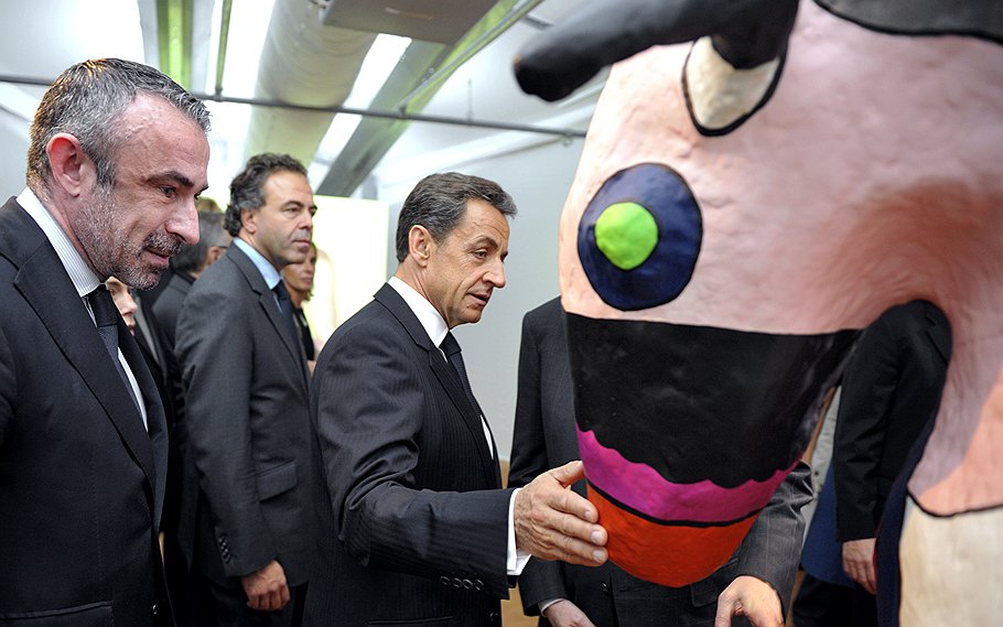 В мобильном Центре Помпиду первым прикоснулся к прекрасному президент Никола Саркози
