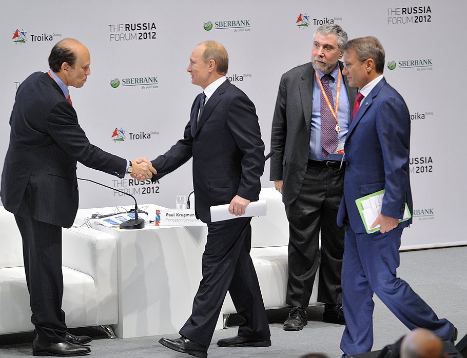 Владимир Путин практикует регулярные встречи с зарубежными экспертами (во время встречи с членами международного дискуссионного клуба &quot;Валдай&quot;, на форуме Сбербанка &quot;Россия-2012&quot; — на фото)  