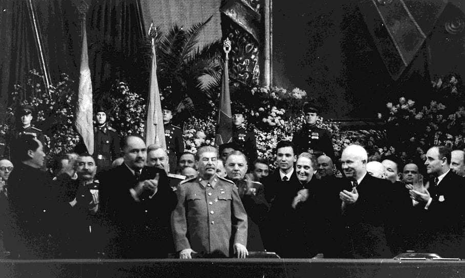 Пока социалистические страны широко отмечали 70-летие Сталина, работники торгово-снабженческих организаций тихо и неприметно продолжали возрождение капитализма