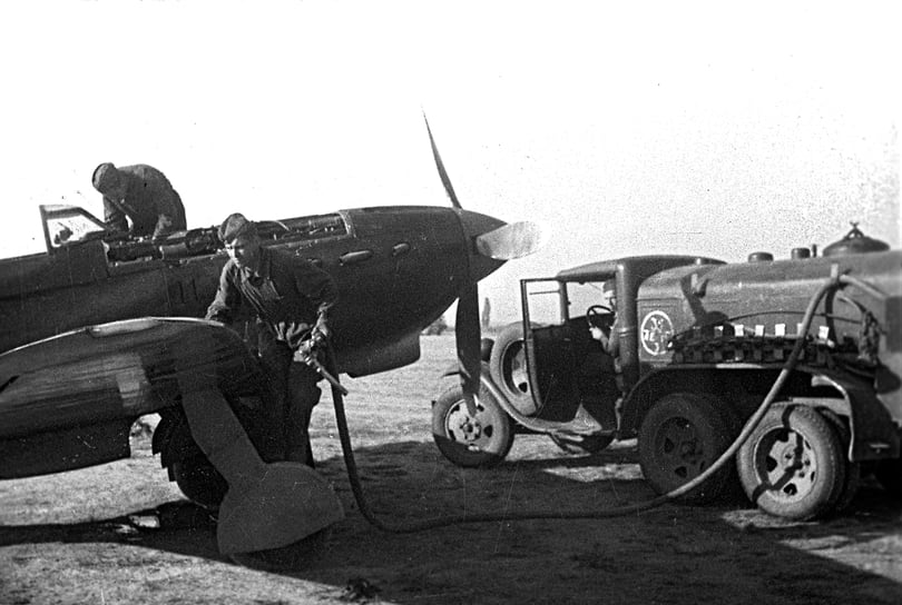 Советские летчики и конструкторы решительно отказались от безопасного твердого бензина в пользу опасного жидкого