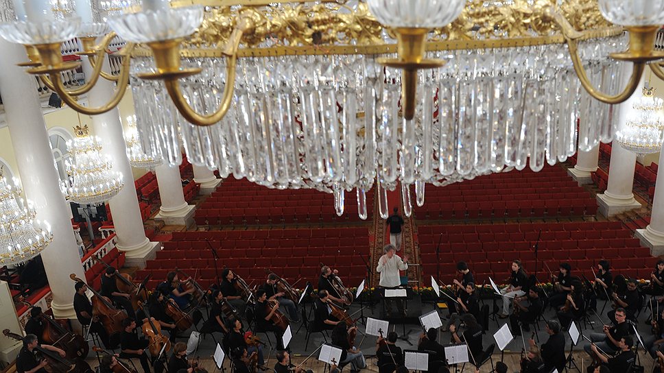 12 июня 2013 года люстры Колонного зала наконец отдохнут от симфонической музыки