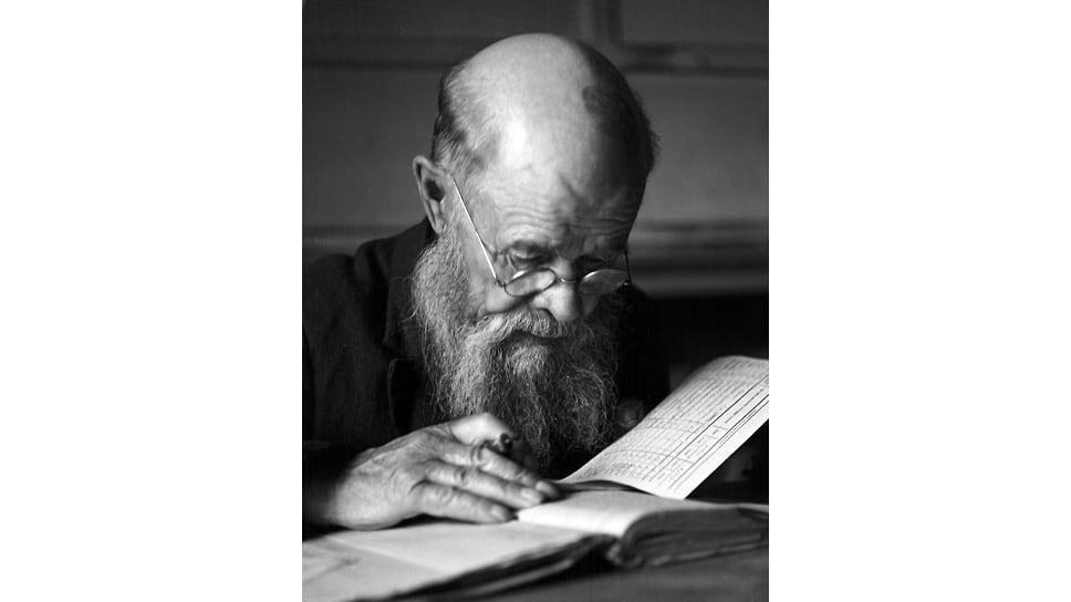 Заинтересованные в успехах родного хозяйства члены ревизионных комиссий колхозов в упор не видели подтасовок в их финансовой отчетности