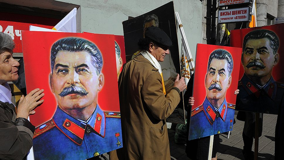 Кремль предлагает слушателям новый голос — голос Тима Керби, мечтающего о российском гражданстве и считающего, что Сталин был лучше, чем о нем пишут в книгах по истории