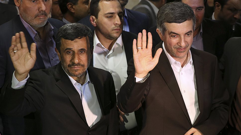 Совет стражей конституции Ирана не допустил к выборам ближайшего соратника Махмуда Ахмадинежада Эсфандияра Рахима Машаи (на фото — слева) 