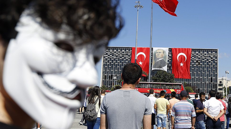 Премьер-министр Реджеп Эрдоган уверен, что под маской турецкого протеста скрываются иностранные враги