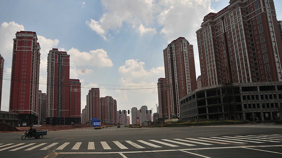 Из-за проблем в финансовой системе в Китае множество нерентабельных проектов вроде безлюдного города Ордос, построенного на 2 млн жителей