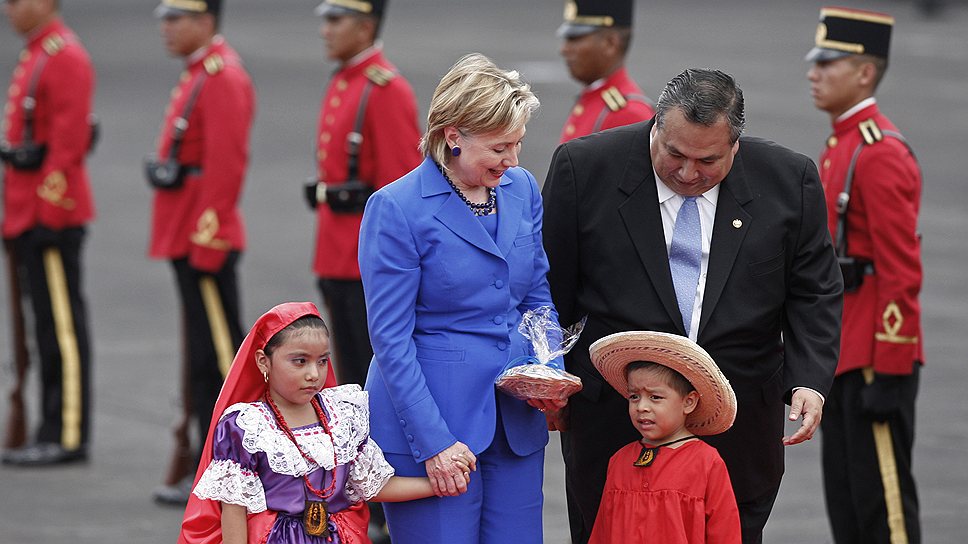 Хиллари Клинтон и Луис Лопес Брито, Сан-Сальвадор, 2009 год 