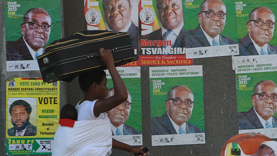Все 34 года своего правления Роберт Мугабе стремился переложить бремя белого человека на черного 
