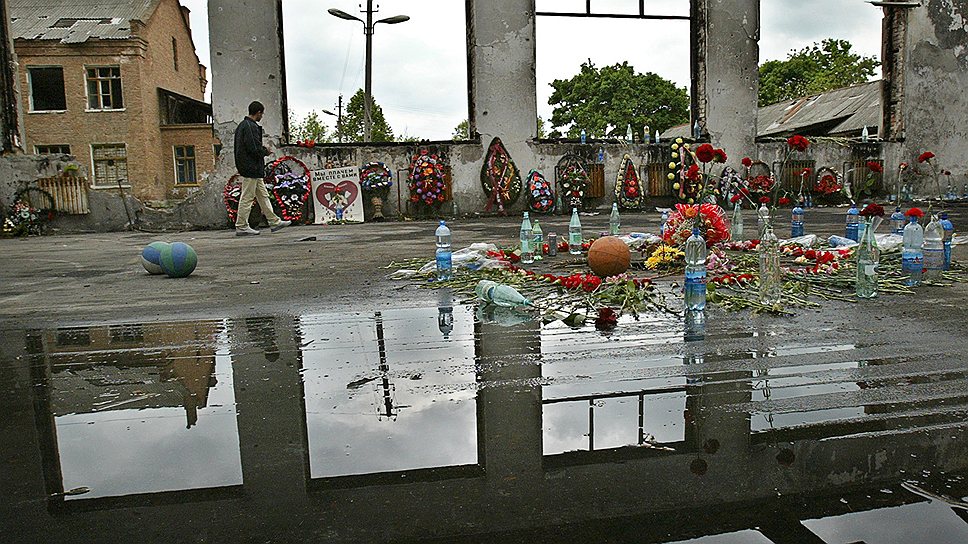 Беслан сколько погибших 1 сентября 2004 года. Беслан 3 сентября 2004 штурм.