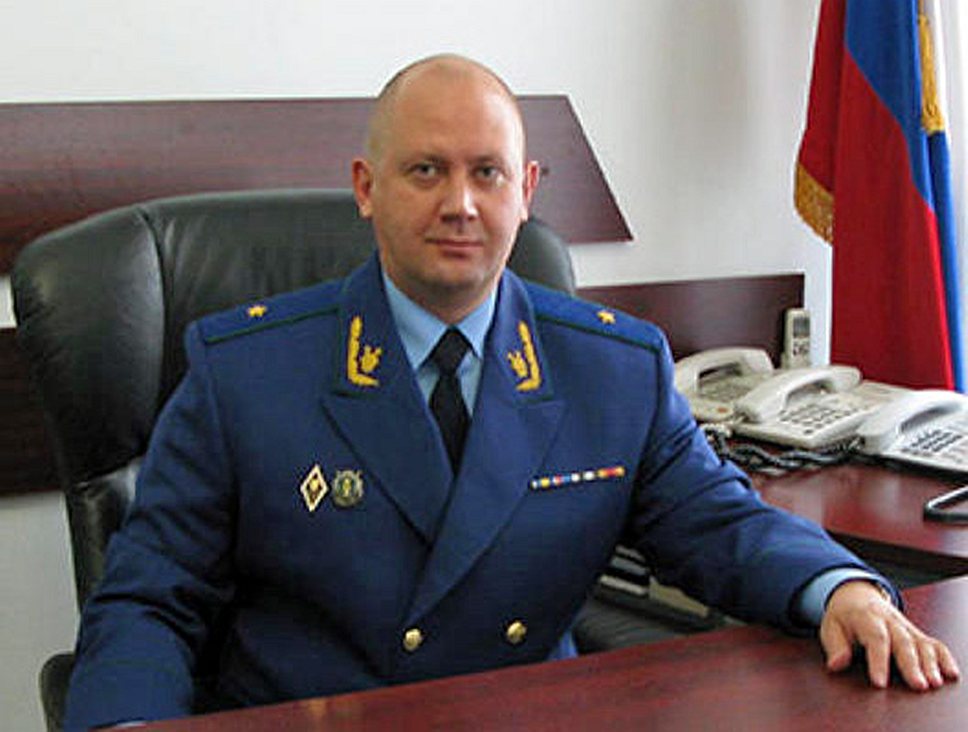 В 2009-2010 годах Алексей Захаров был заместителем Северо-Западного транспортного прокурора (с дислокацией в Калининграде)
