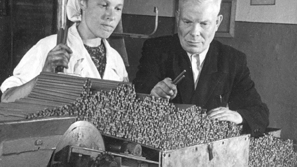 Организовав в Москве производство остродефицитных карандашей, Хаммер одновременно потихоньку подтачивал основы социалистической экономики 
