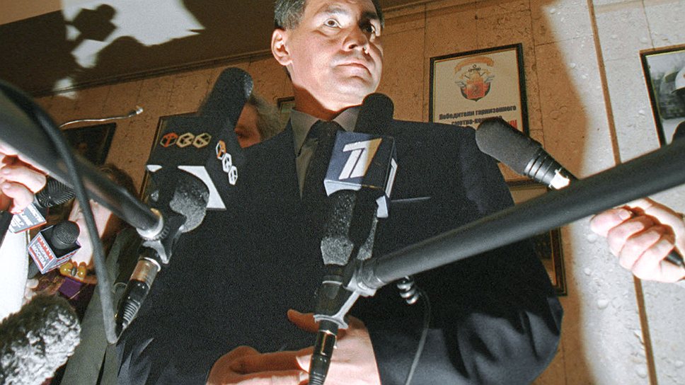 Министр России по чрезвычайным ситуациям Сергей Шойгу. Москва, 2001 год