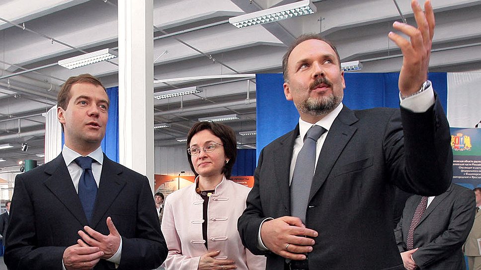 Бывший глава Ивановской области Михаил Мень (на фото — справа) сумел провести вне госслужбы меньше трех недель