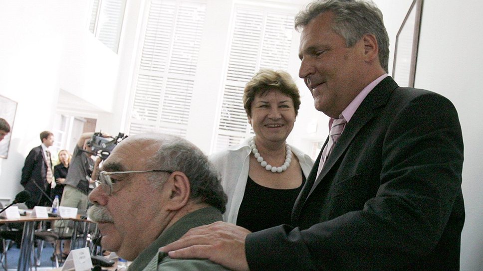 Экс-президент Польши Александр Квасьневский (справа). Киев, 2006 год 
