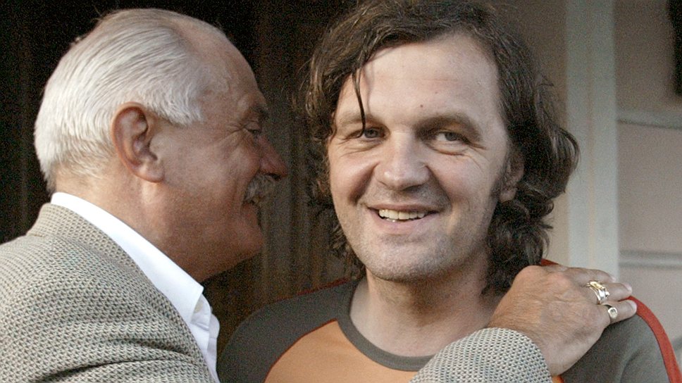 Кинорежиссеры Никита Михалков и Эмир Кустурица. Москва, 2004 год 

