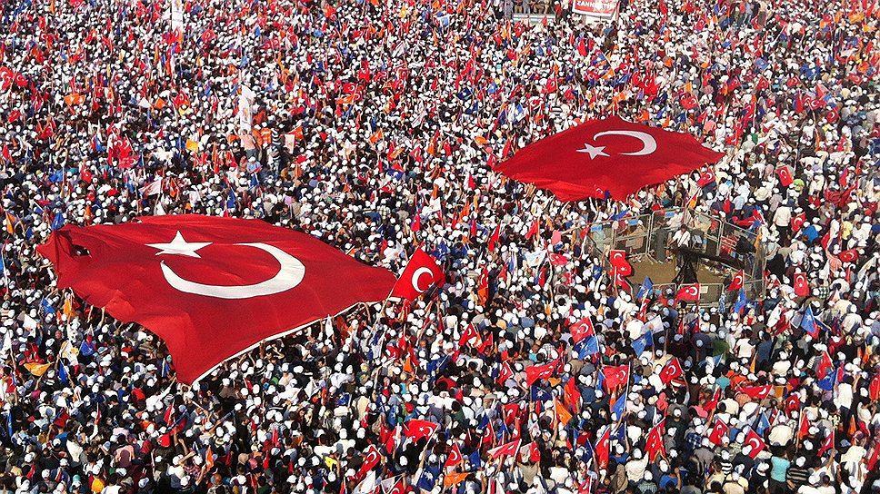 Всенародная поддержка премьера Эрдогана окончательно вытеснила из турецкой политики маргиналов, которым не нравится политика Партии справедливости и развития