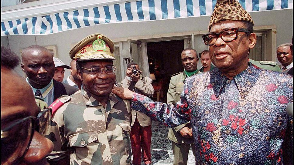 Президент Заира Мобуту Сесе Секо (справа). Киншаса, 1997 год 
