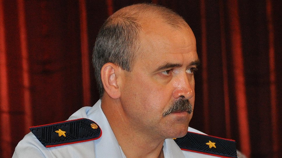В 1981–1983 годах после службы в армии Владимир Морозов был сотрудником патрульно-постовой службы 54-го отделения милиции Ворошиловского района Москвы