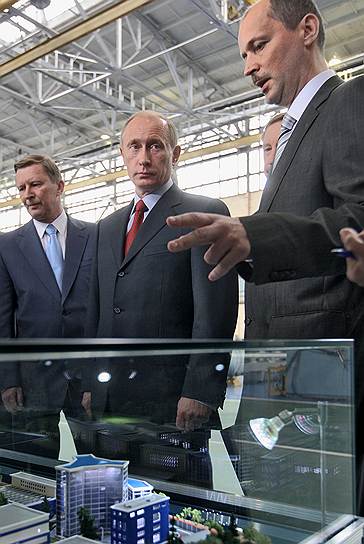 Оборонная промышленность продолжает играть важную роль в карьере Владислава Меньщикова (на фото справа)  
