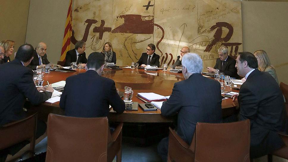 Правительство Каталонии продолжит свою деятельность, не выходя за границы испанского королевства 
