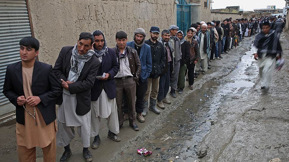 Между выборами президента Афганистана и объявлением их результатов пройдет более двух с половиной недель 
