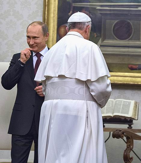Президент России во время официальной встречи в Ватикане с папой римским Франциском