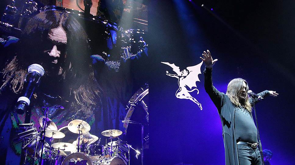 Black Sabbath расправляет черные крылья над публикой, возможно, в последний раз 
