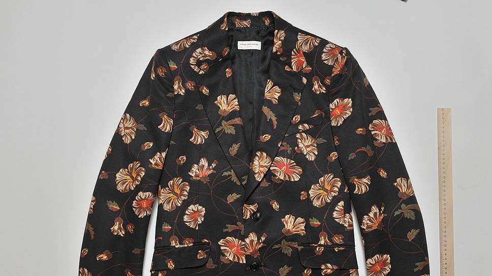Какой же юмми не любит ярких цветов сорочек, галстуков и туфель Burberry и изображенных на пиджаках и рубашках букетов Dries Van Noten 
