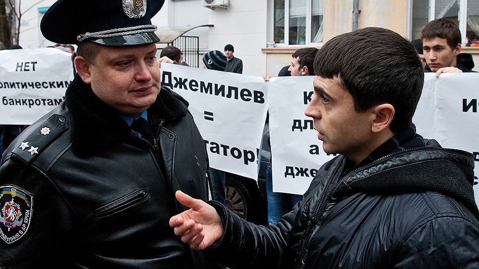 В 2011 году Руслан Бальбек основал и возглавил общественное движение &quot;Поколение Крым&quot;, состоящее в основном из кр 

