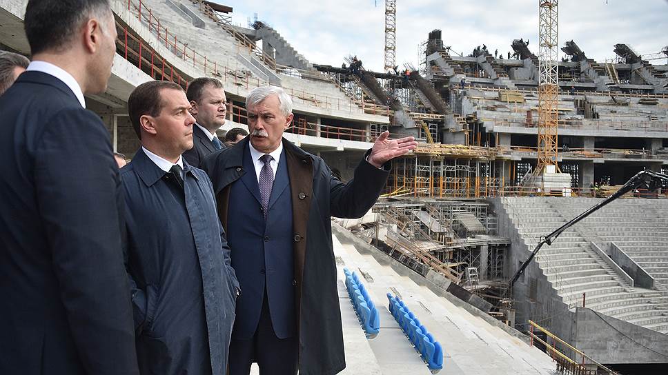 Георгий Полтавченко (справа) получит шанс достроить стадион &quot;Зенит-Арена&quot; после сентябрьских выборов 

