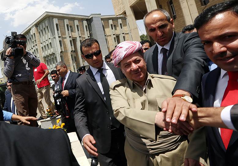 Глава курдской автономии Масуд Барзани (в центре) вскоре может стать президентом независимого Курдистана 
