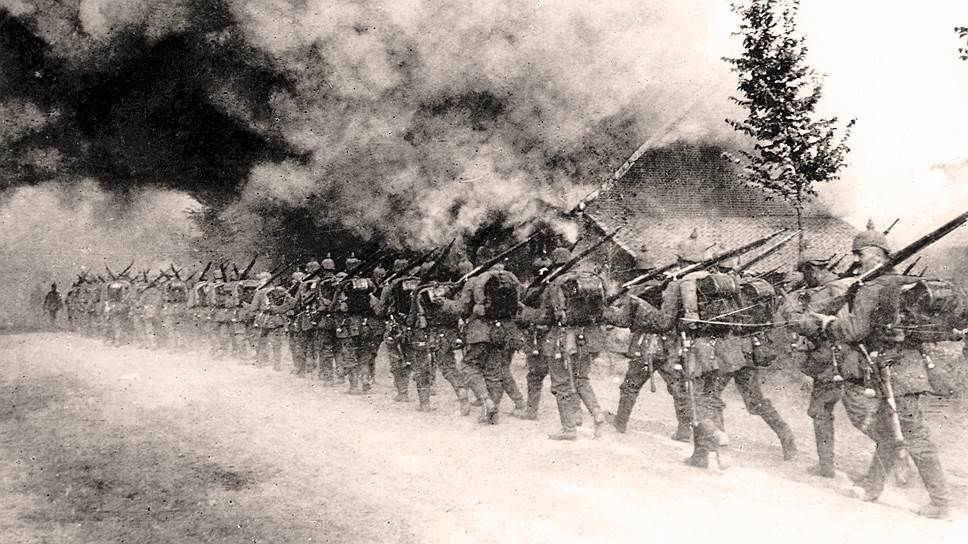 Немецкая пехота на пути на передовую во время битвы за Верден (начало 1916 года) 