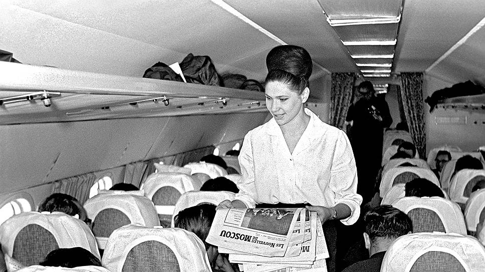 Из-за американских санкций советским стюардессам приходилось носить грузы куда тяжелее газет и подносов с бортовым питанием