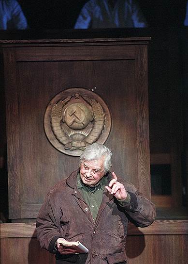 Юрий Любимов во время репетиции спектакля «Шарашка» в Театре на Таганке, 1998 год
