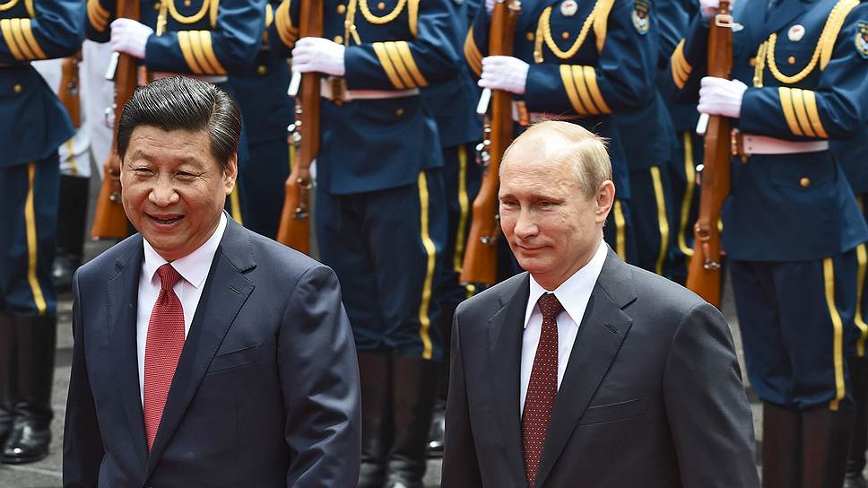 Китай (слева — председатель КНР Си Цзиньпин) мог бы стать хорошим внешним консультантом России (справа -- президент Владимир Путин) по ее внутренним проблемам 
