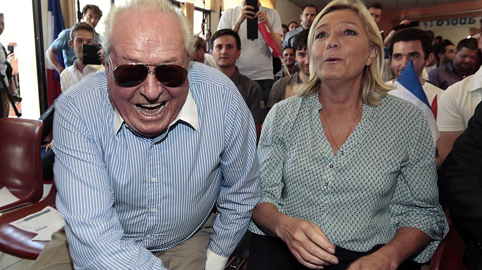 Сделав дочь (справа) лидером &quot;Национального фронта&quot;, Жан-Мари Ле Пен (слева) вряд ли ожидал от нее большой самостоятельности. А зря 
