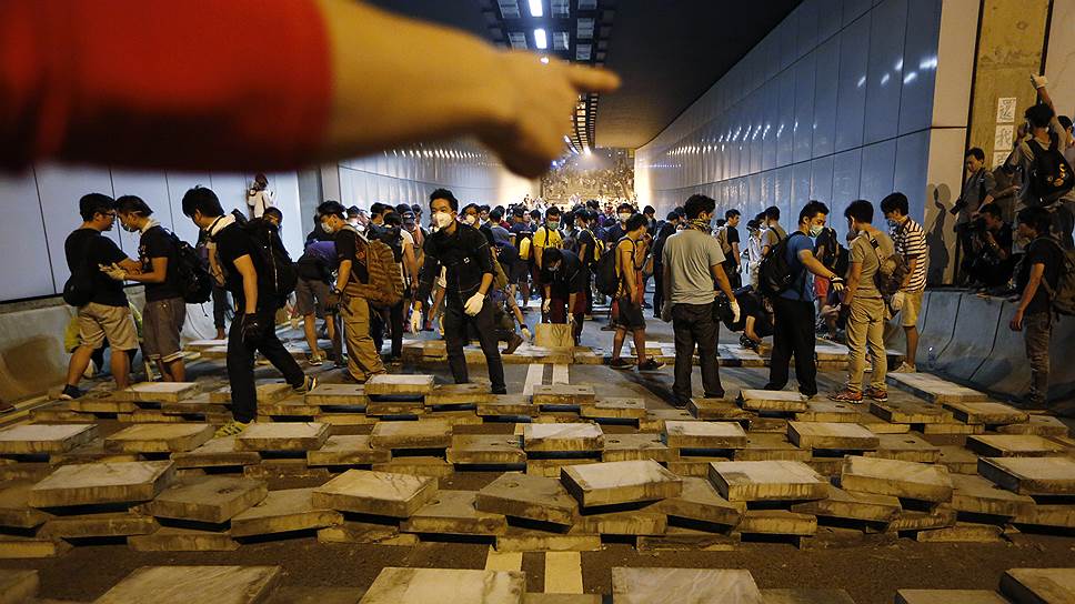 Столкновения с представителями гонконгских триад загнали некоторых сторонников демократизации под землю