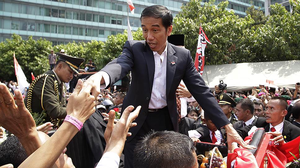 Во время инаугурации нового президента Индонезии Джоко Видодо простые граждане радовались рок-концерту, а более высокопоставленные — его примирению с соперником по выборам