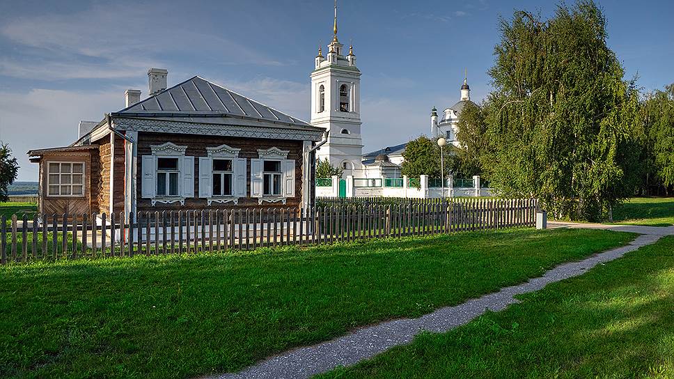 Церковь иконы Казанской Божьей Матери, где крестили Сергея Есенина, в селе Константиново