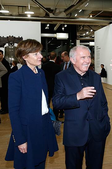 Новый генеральный директор аукционного дома Christie&#39;s Патрисия Барбизе (слева) работает на его владельца Франсуа Пино (справа) уже 25 лет 
