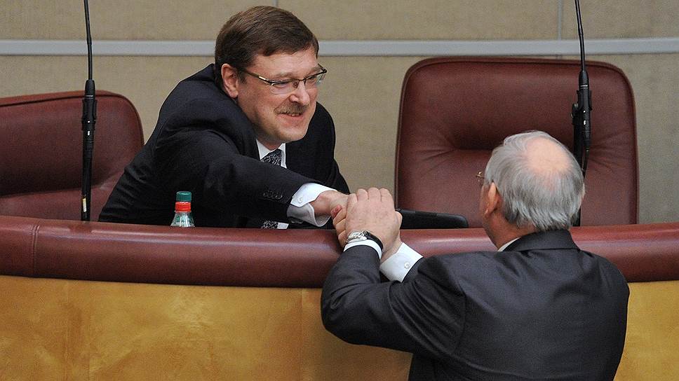 После трех с половиной сроков в Госдуме Константин Косачев (слева), вероятно, переберется в Совет Федерации